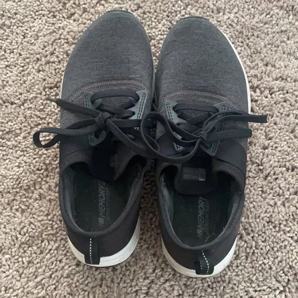 New balance sneakers - Picture 3 of 9